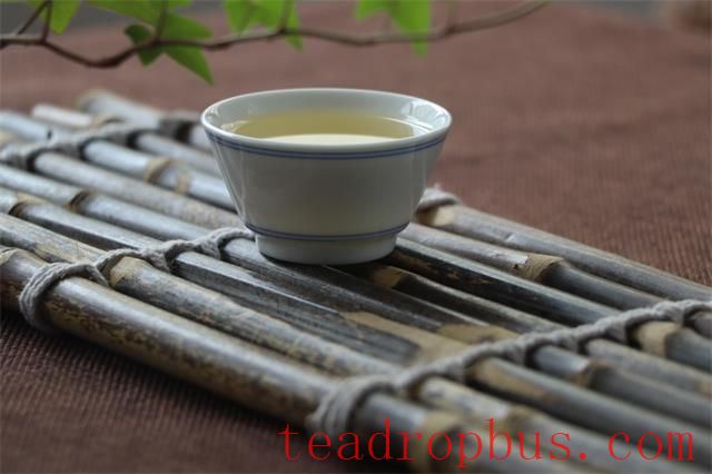 Tea as a Metaphor for Life: Embrace Simplicity and Seek Tranquility-2