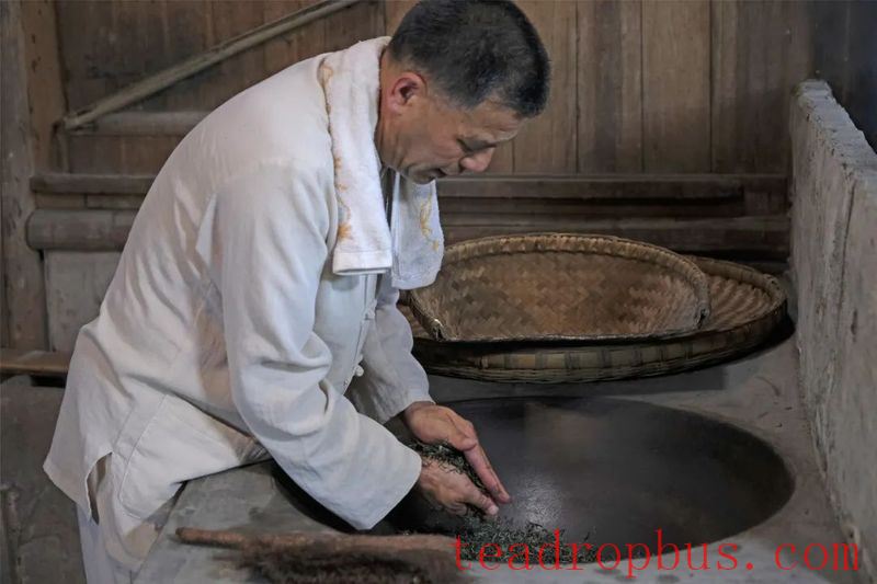 Perseverance and Innovation since 2000: The National Intangible Cultural Heritage — Traditional Mongshan Tea Making Skills-12