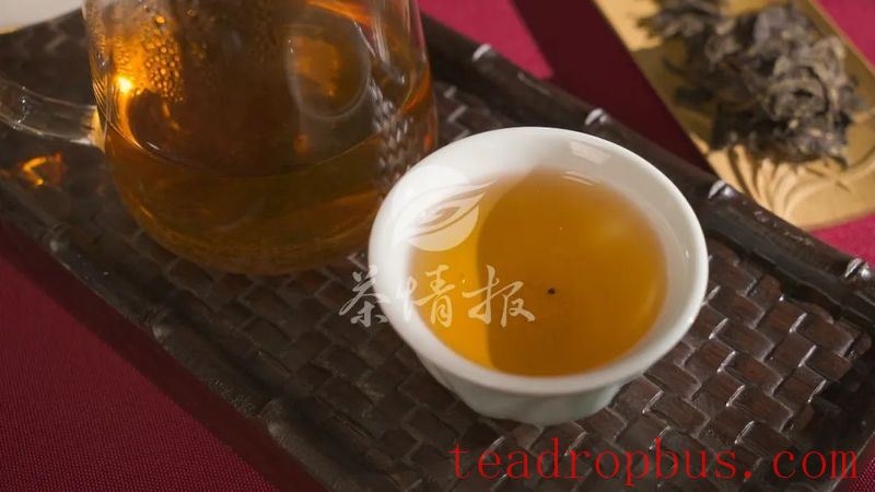 Tea Brewing Guide: Aromatic and Sweet Tea, Brewed to Perfection by the Hearth-8
