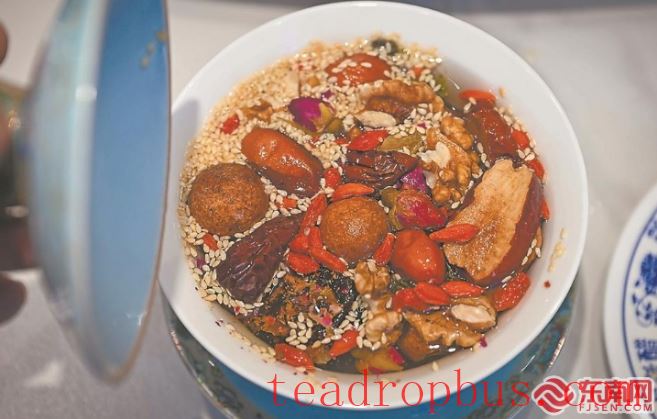 A Bowl of Eight-Treasure Tea, Concentrating the Essence of Ethnic Integration-1
