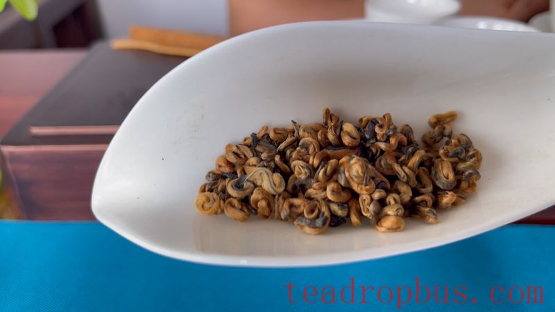 How to Steep Honey-Aromatic Golden Snail Tea: The Correct Method-1
