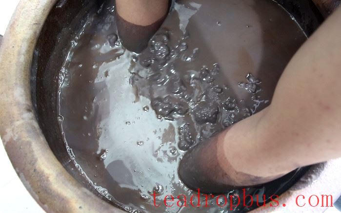 Can a broken Yixing clay teapot be ground into powder and remade into clay?-9