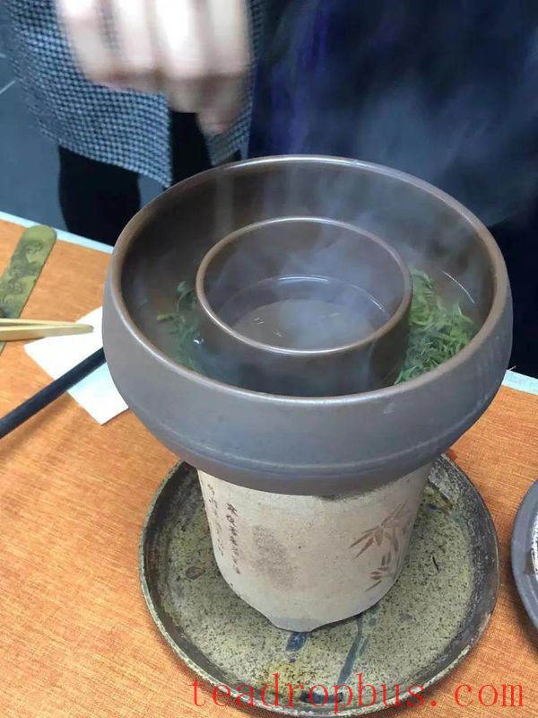 It's Tea Brewing Season, a Pot of Hot Tea Warms the Winter-2