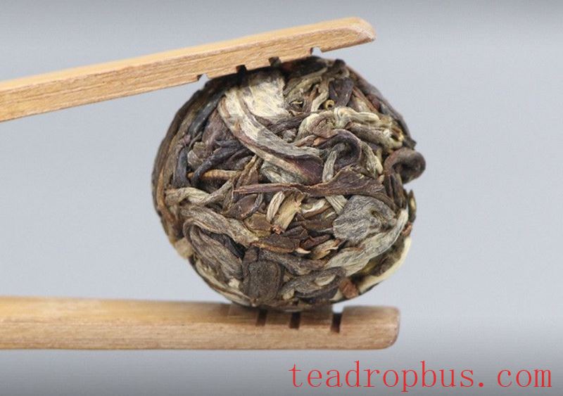 Brewing Pu'er Tea in the Office-3