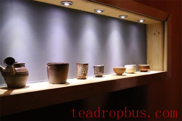 Playing with teapots can be addictive—how did you fall in love with purple clay teapots?-3