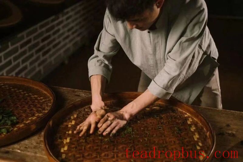 Huang Xiangeng - The Traditional Handmade Skills of Rock Tea-7