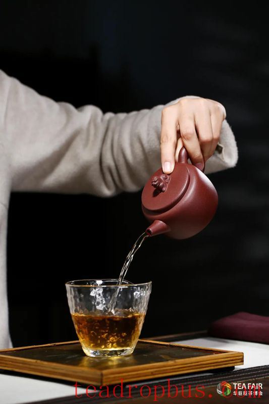Zisha Teapot Developed Uneven Color, Can It Be Saved?-4