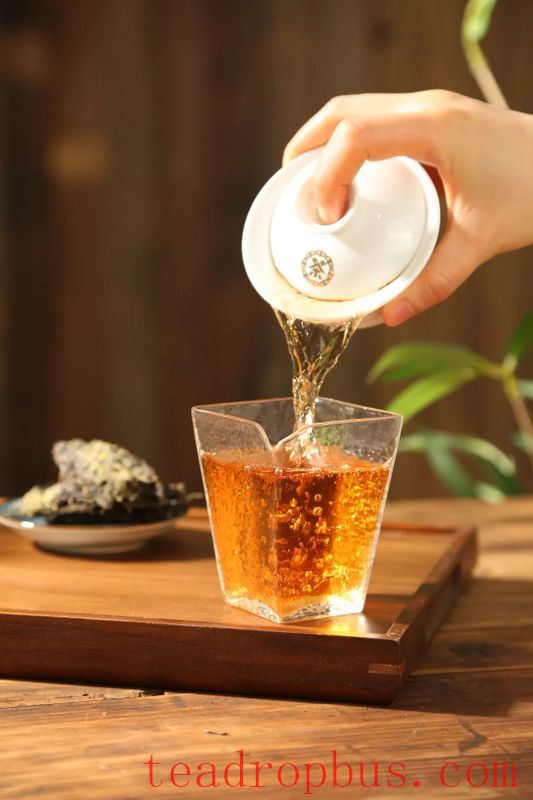Why Drink Hot Tea When the Weather Gets Hotter?-1