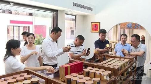 Dong Fangping Leads a Team to Wuhan for Research and Inspection of the Tea Market: Precise Guidance, Continuous Efforts to Continuously Improve Quality and Capacity of Chibi Green Brick Tea Industry-3