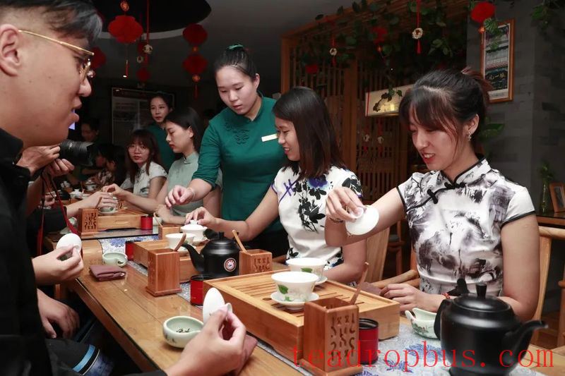 China's Tea on the Tip of the Tongue: National Intangible Cultural Heritage, Scented Tea Production Skills, Zhang Yiyuan Jasmine Tea Production Skills-8