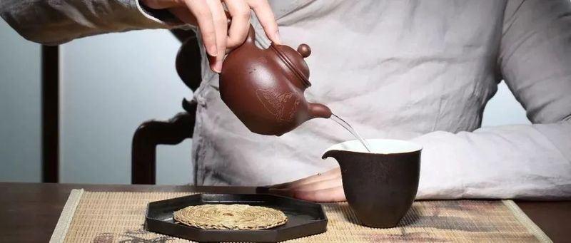 Does more expensive tea produce a better patina on a purple clay teapot?-1