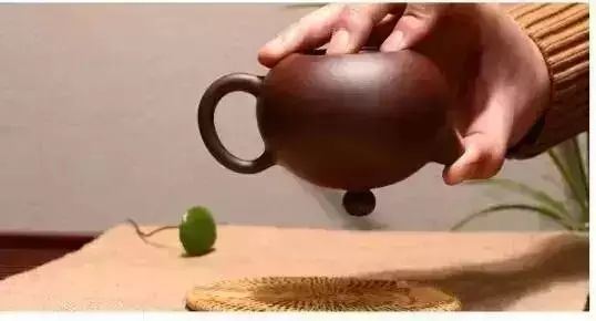 What's the Difference Between a 300 Yuan and a 30,000 Yuan Purple Clay Teapot?-5