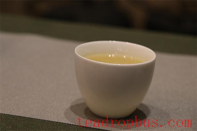 Can you drink tea if you have COVID-19?-1