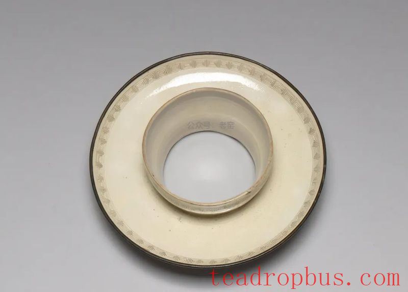 Saucers Lend Ritual to Ancient Tea Drinking!-21