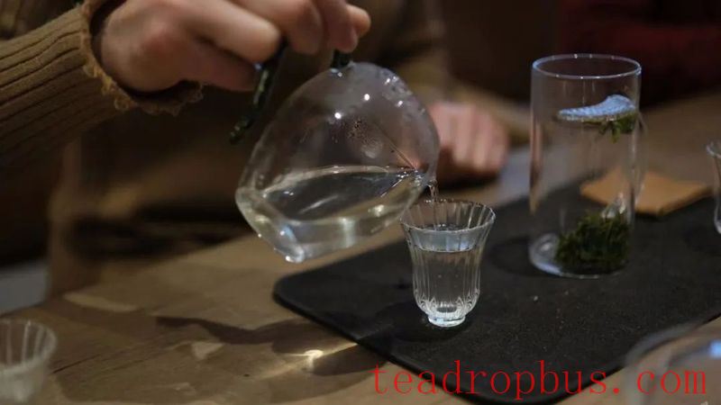 The Aroma of Tea Before the First Sip-1