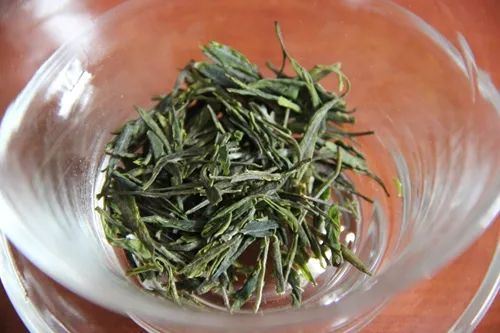 I must say, the fragrance of green tea brewed in a gaiwan far exceeds that of a glass cup!-5