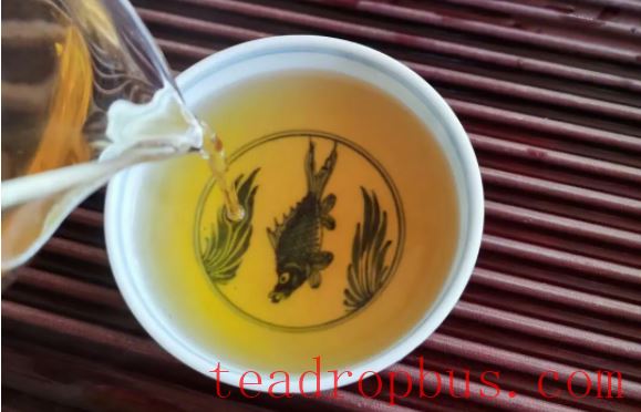 Brewing Yunnan Mei Zhan Black Tea-2