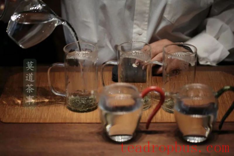Amidst Tea, Admire the Mountains and Rivers, Live in the Moment and Let Go of Attachments-2