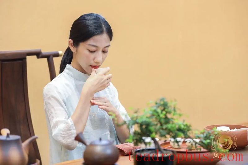 Light Snow Marks the Start of Cold Winter: Four Kinds of Tea Are Perfect for Winter Health!-4