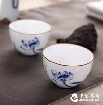 What is the minimum number of tea utensils required to brew Pu'er tea?-5
