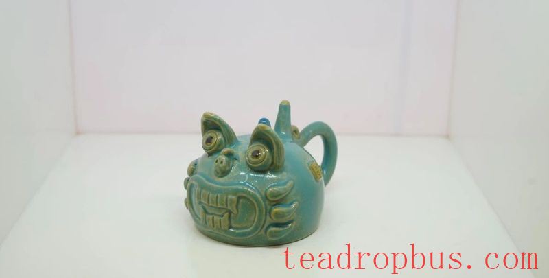Pet on the Tea Table, Both Tiger and Cat-11