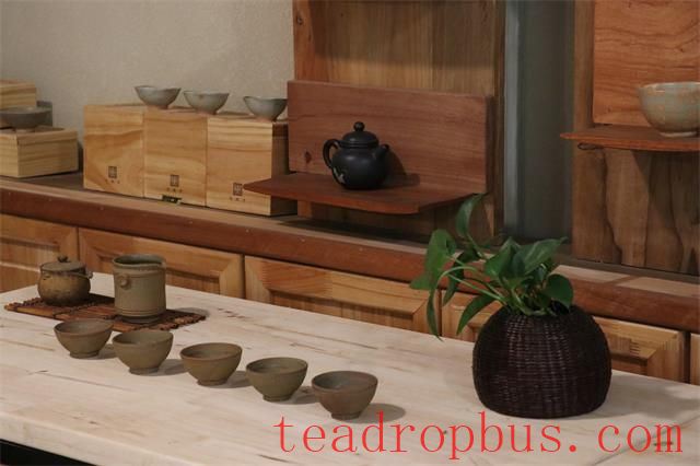 Playing with teapots can be addictive—how did you fall in love with purple clay teapots?-4