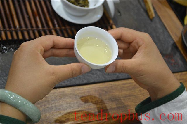 In the Nuances of Tea and Wine, Reflections of Life's Joys and Sorrows-3