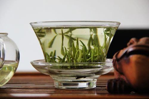 I must say, the fragrance of green tea brewed in a gaiwan far exceeds that of a glass cup!-7