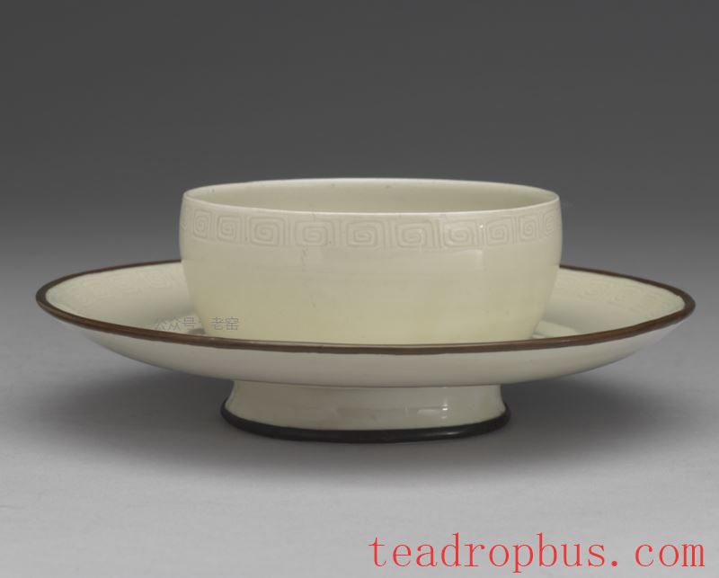 Saucers Lend Ritual to Ancient Tea Drinking!-13