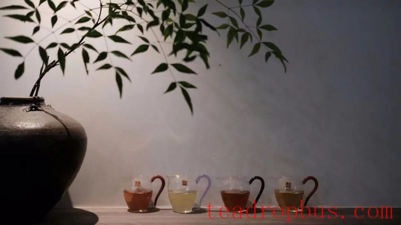 A Teahouse, Hidden in the Bustling City-3