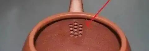 Is it broken if the purple clay teapot doesn't pour smoothly?-2