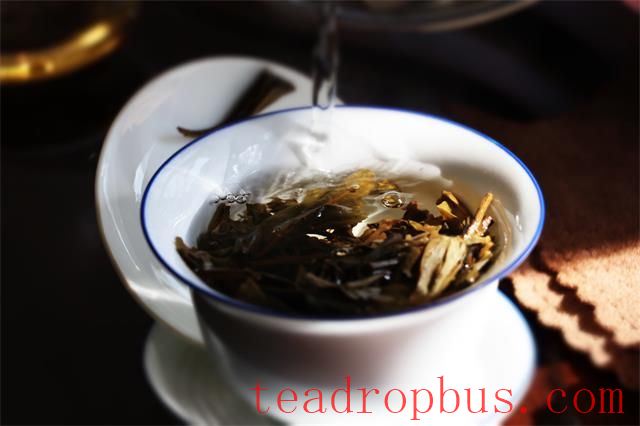 The Dilemma of Brewing Tea: Should You Leave the Lid Off to 