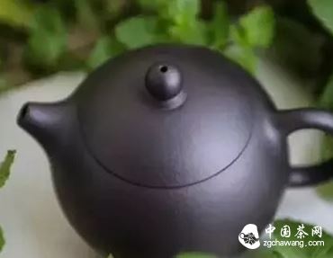 Brewing Black Tea with a Purple Clay Pot: A Risky Move?-1