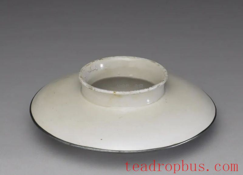 Saucers Lend Ritual to Ancient Tea Drinking!-16