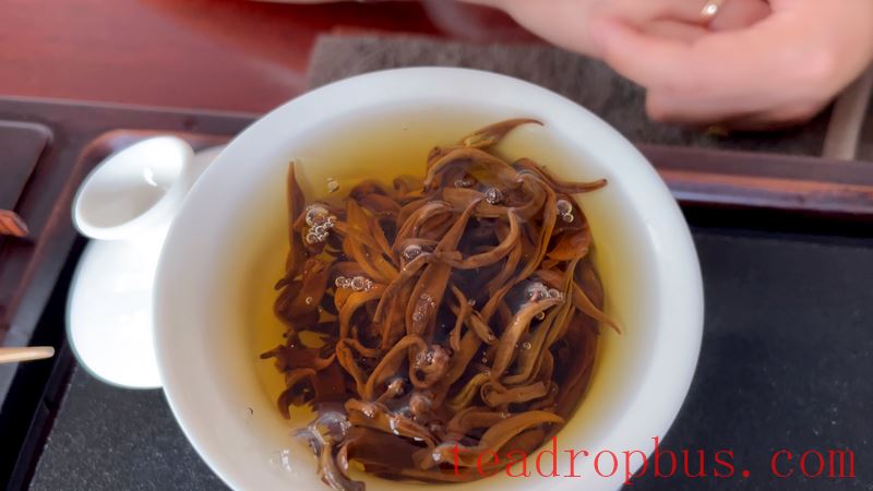 What Are the Benefits and Drawbacks of Drinking Black Tea?-1