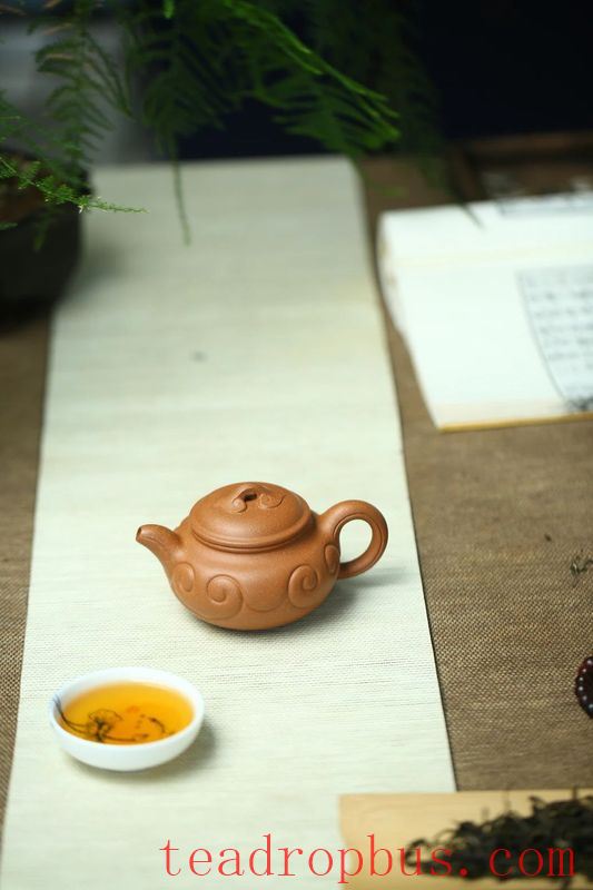 How to Remove Tea Stains from a Purple Clay Teapot Without Damaging the Patina?-3