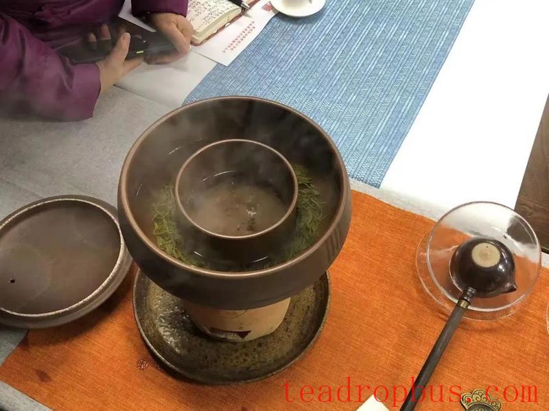It's Tea Brewing Season, a Pot of Hot Tea Warms the Winter-3