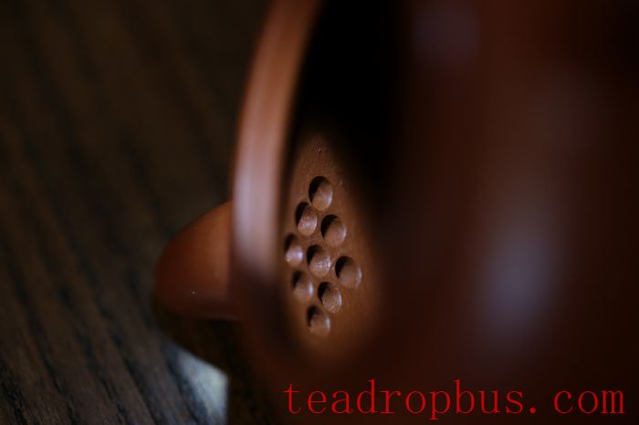 Selecting a Purple Clay Teapot: What Makes Good Spout Drainage?-7