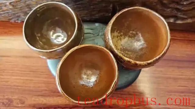 Why are Wood-Fired Kilns Pricy? What Characteristics do Wood-Fired Tea Utensils Possess?-2