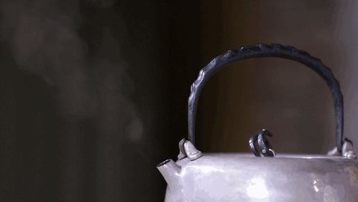Why does the type of water make such a big difference in tea?-2
