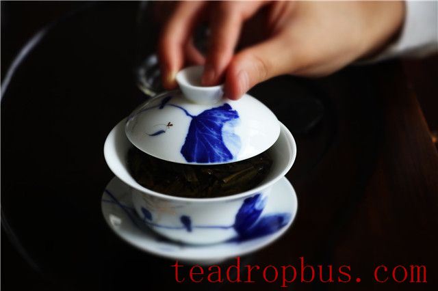 The Dilemma of Brewing Tea: Should You Leave the Lid Off to 