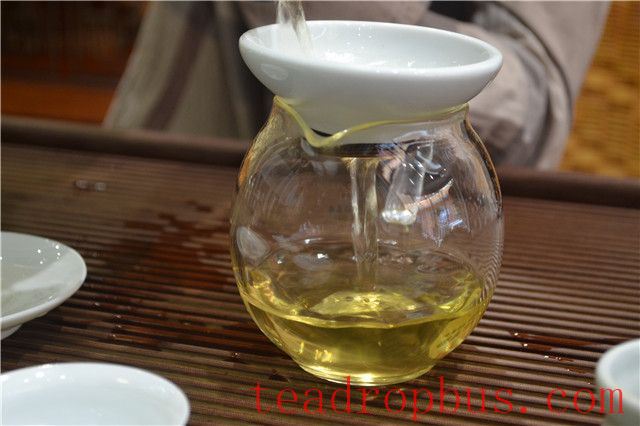 In the Nuances of Tea and Wine, Reflections of Life's Joys and Sorrows-2