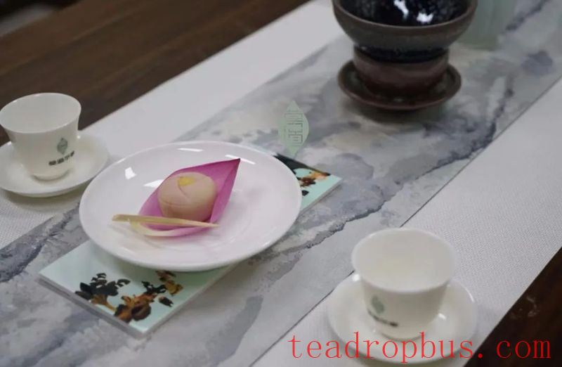 Tea as a Metaphor for Life: Seeking Tranquility Amidst the Hustle and Bustle, Tasting the True Essence of Living-2