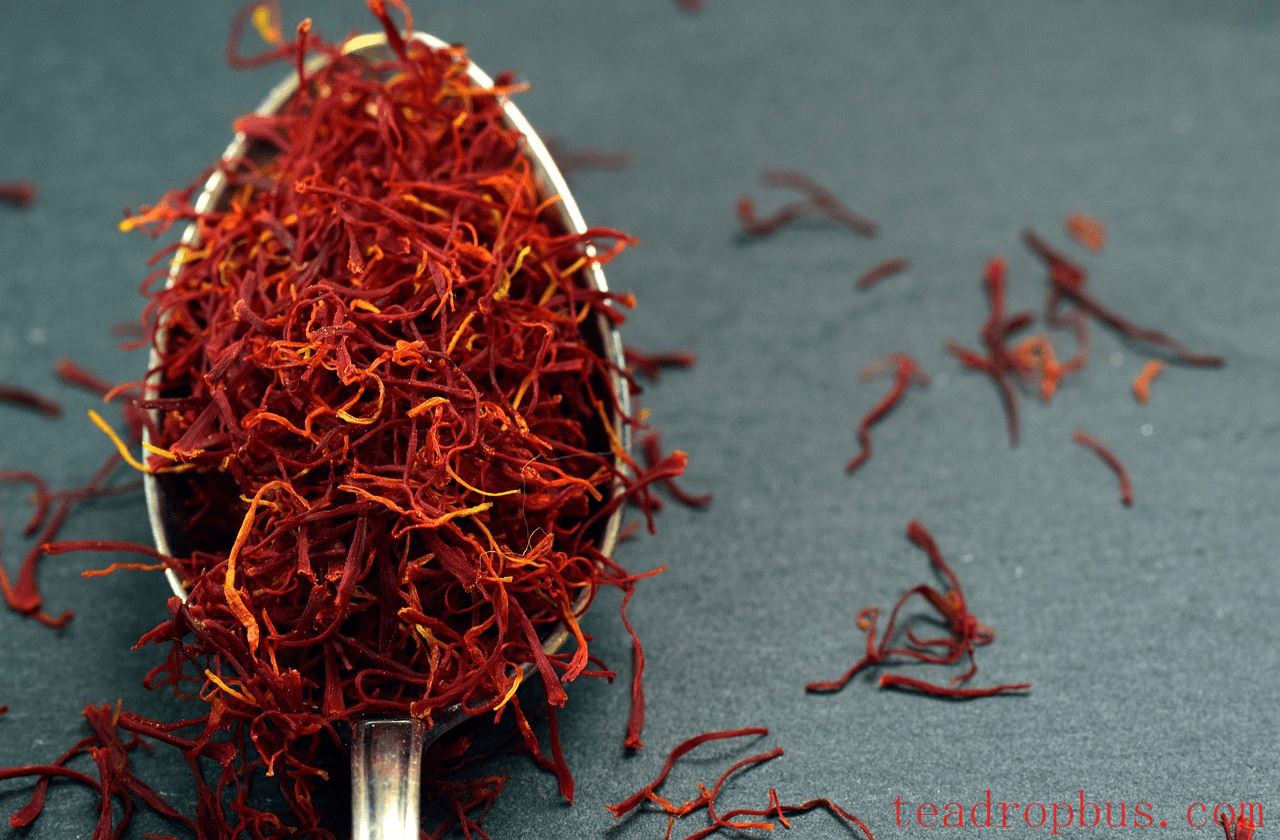 The Amazing Benefits and Precautions of Saffron Tea-3