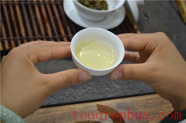 The Leisure and Vastness of Life Are in a Cup of Tea-2