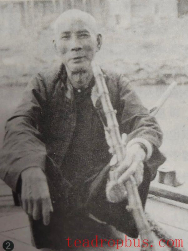 Pear Town and Below for Three Hundred Li, the Tanka People Sail on the Waves-3