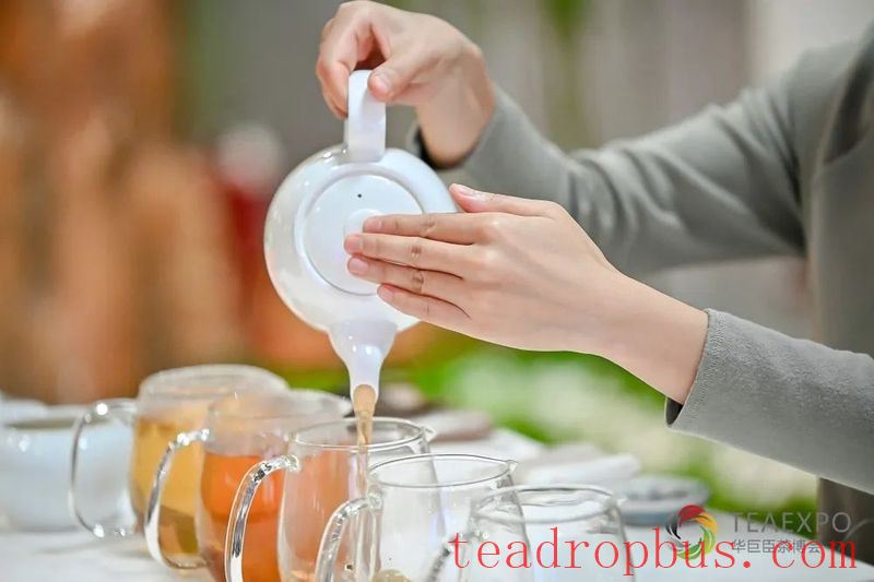 How Suitable is Summer for Tea Drinking? The Benefits Are More Than You Can Imagine!-3