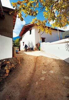 The Black Pottery Connection at the Foot of Shika Mountain-4