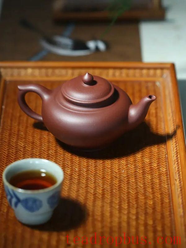 Scalding a Purple Clay Pot Before Tea: What Are the Purposes Beyond Warming the Cup?-2