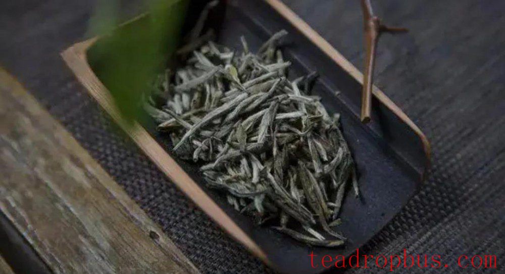How to Brew Baihao Yinzhen Brick Tea Easily: A Detailed Guide-2